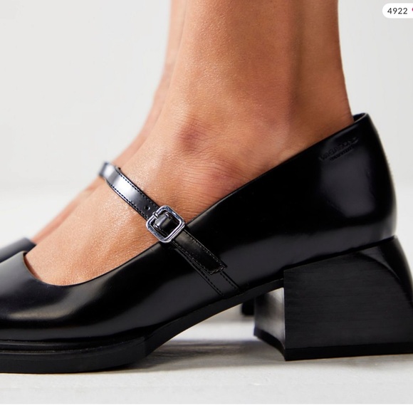 “Vivian” by Vagabond Black Leather Mary Jane’s Size 10 “NEW” NWT - Picture 11 of 11